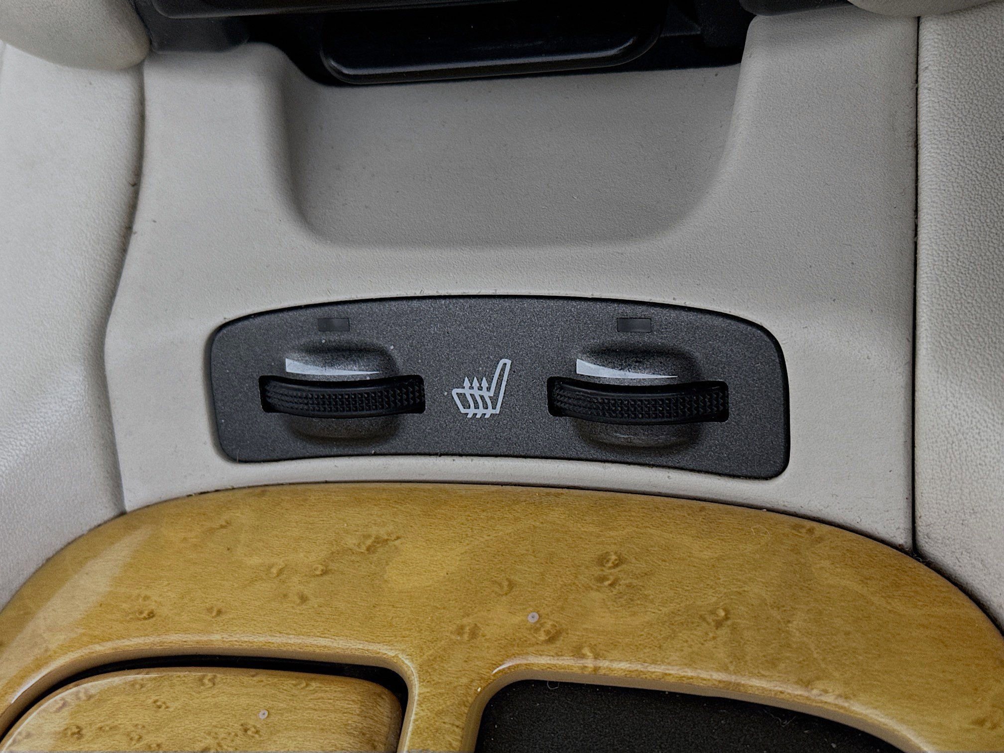 Used 2004 Lexus SC 430 Convertible image 18