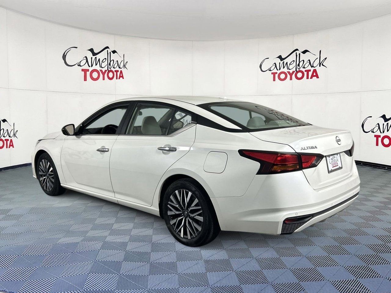 Used 2025 Nissan Altima 2.5 SV image 5