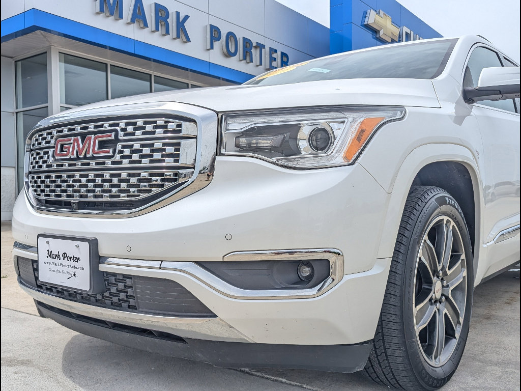 Used 2017 GMC Acadia Denali w/ Technology Package AWD/4WD image 13
