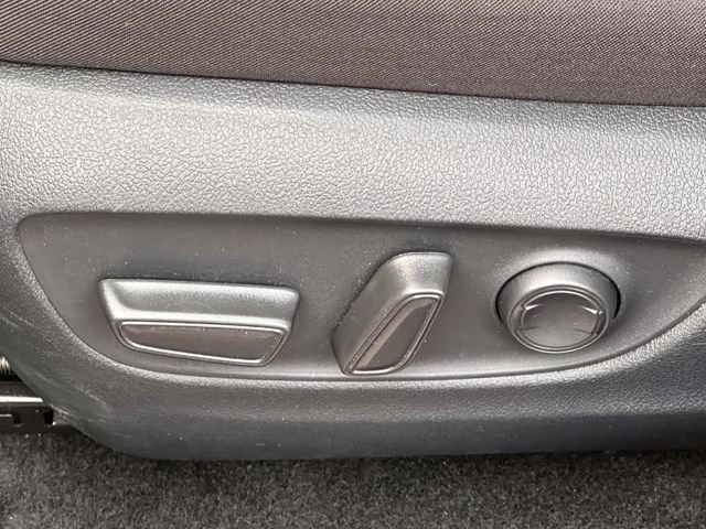 Used 2025 Toyota RAV4 XLE AWD/4WD image 18