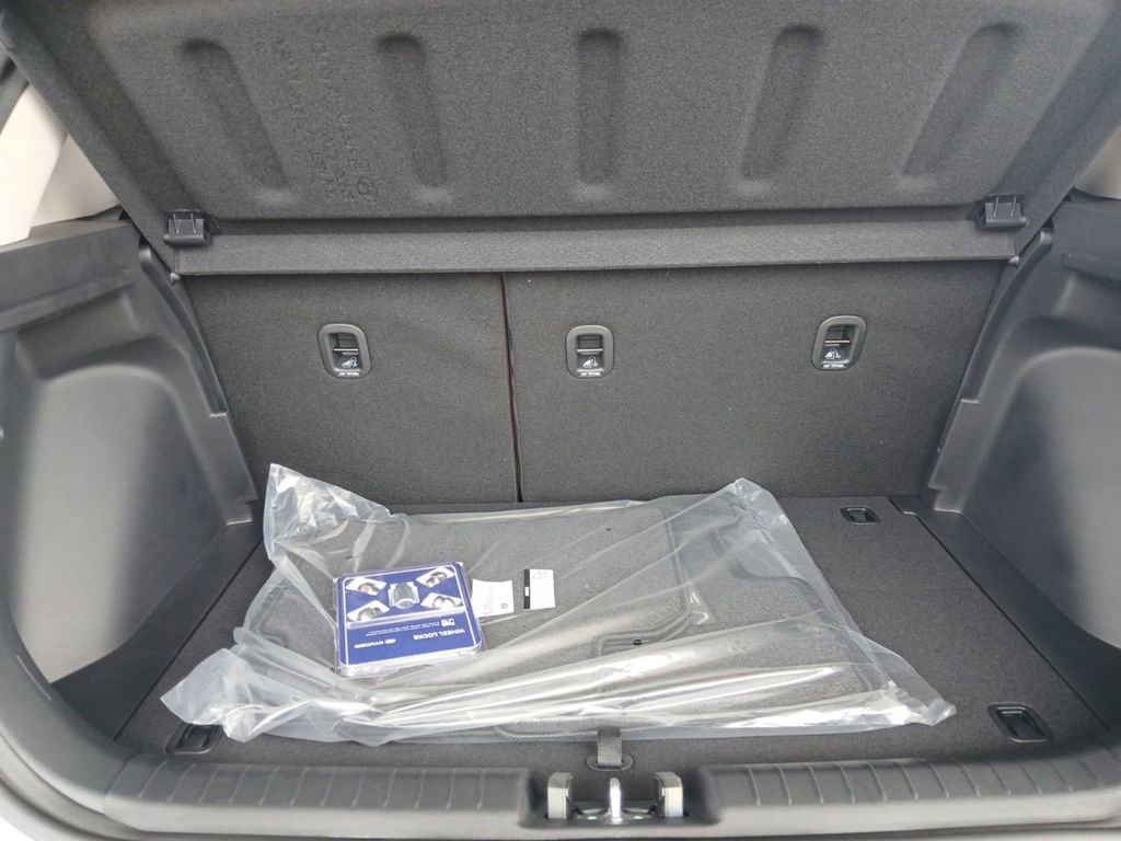New 2026 Hyundai Venue SE FWD image 16