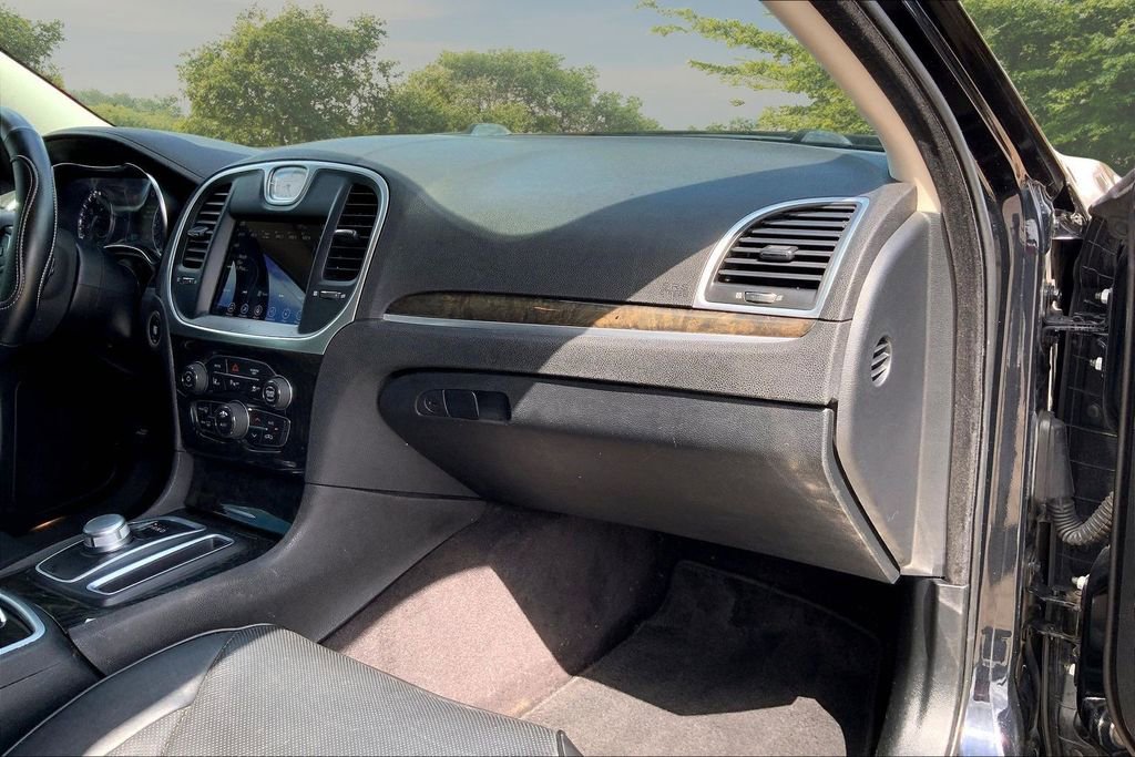 Used 2017 Chrysler 300 C w/ Safetytec Plus Group RWD image 25