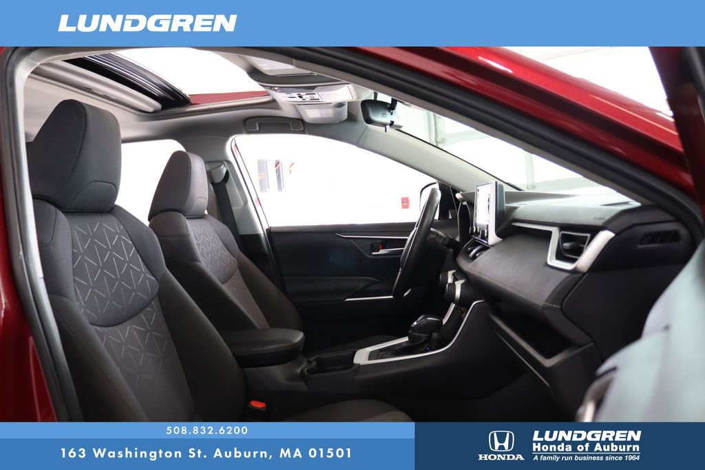 Used 2020 Toyota RAV4 XLE w/ Convenience Package image 13