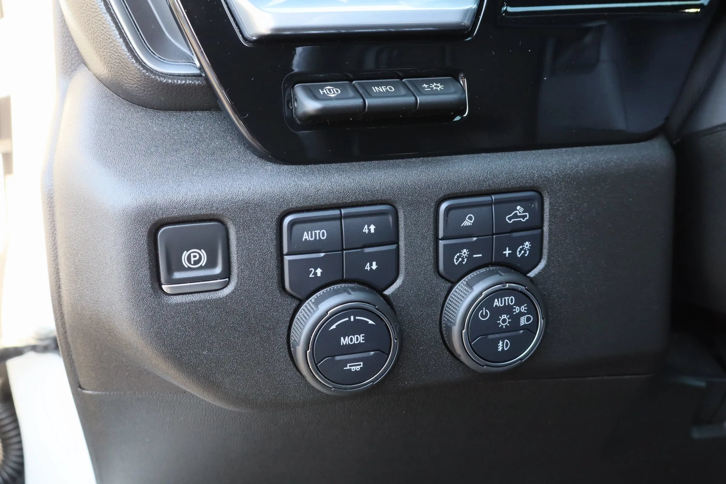 Used 2024 Chevrolet Silverado 2500 High Country w/ High Country Premium Package AWD/4WD image 11