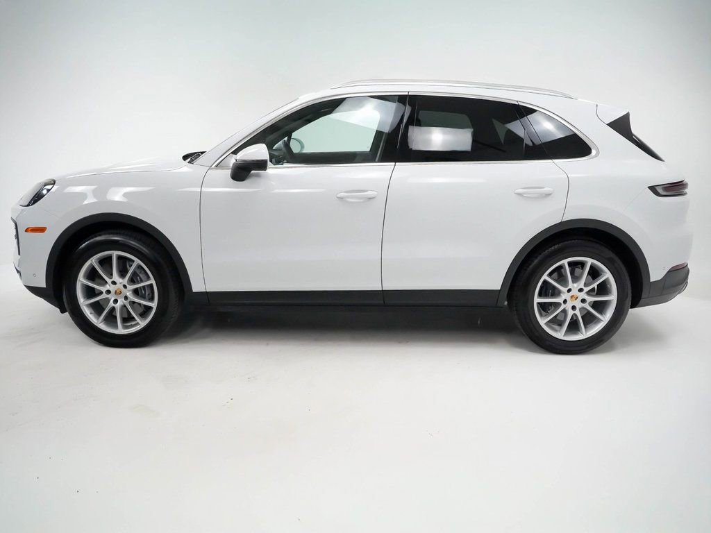 Used 2025 Porsche Cayenne image 2