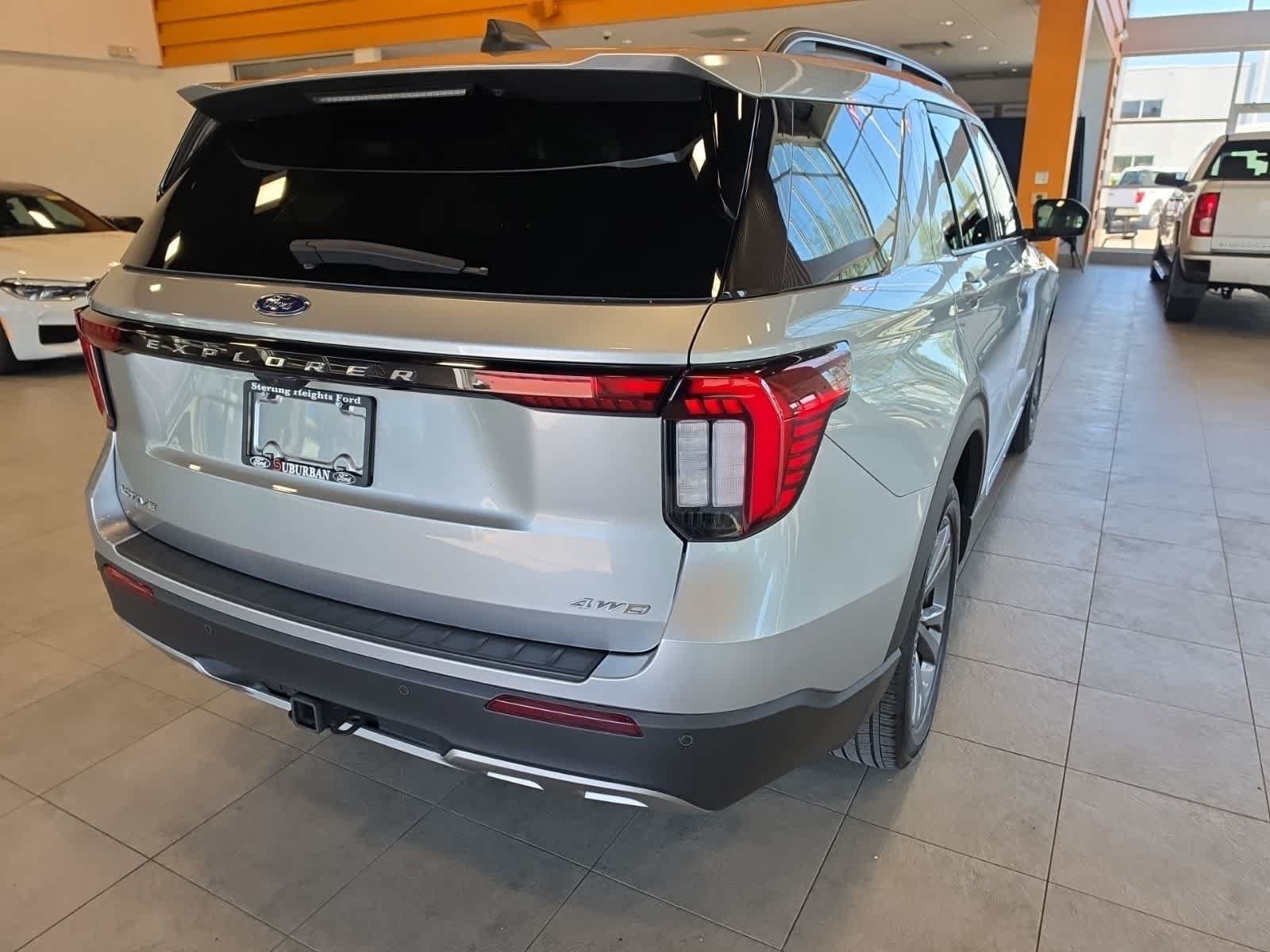 Used 2025 Ford Explorer Active w/ Active Comfort Package AWD/4WD image 8