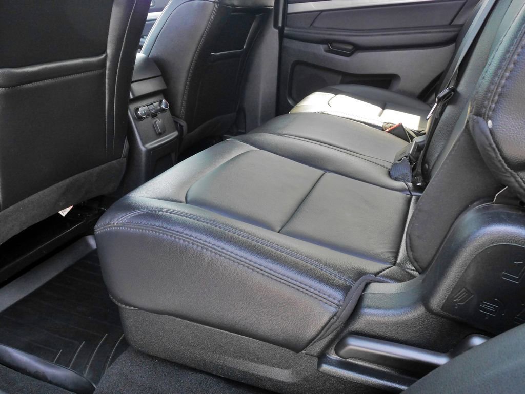 Used 2018 Ford Explorer XLT w/ Equipment Group 202A image 18