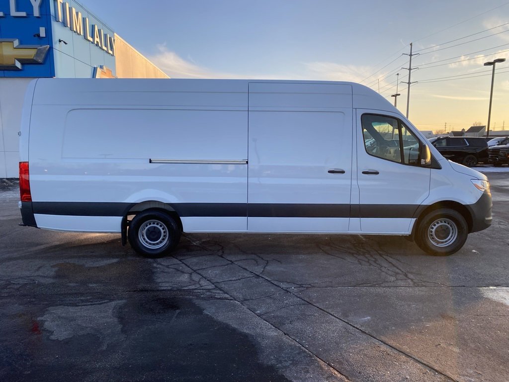 Used 2024 Mercedes-Benz Sprinter 2500 image 8