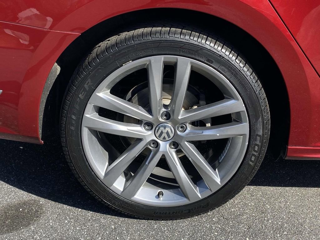 Used 2018 Volkswagen Passat 2.0T R-Line w/ R-Line Lighting Package image 7