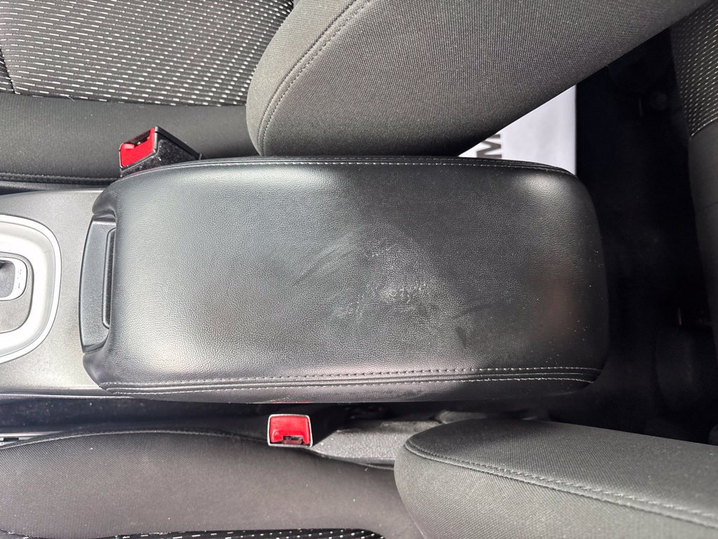 Used 2020 Dodge Journey SE FWD image 31