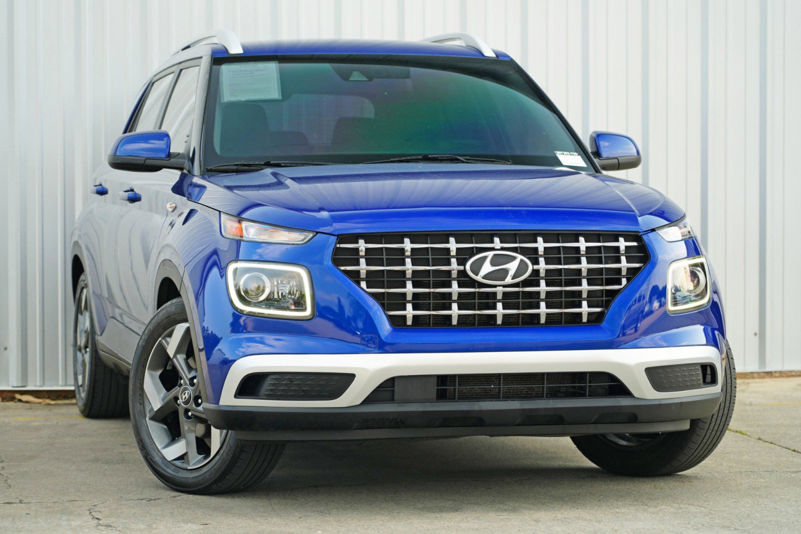 Used 2022 Hyundai Venue Limited w/ Cargo Package image 2