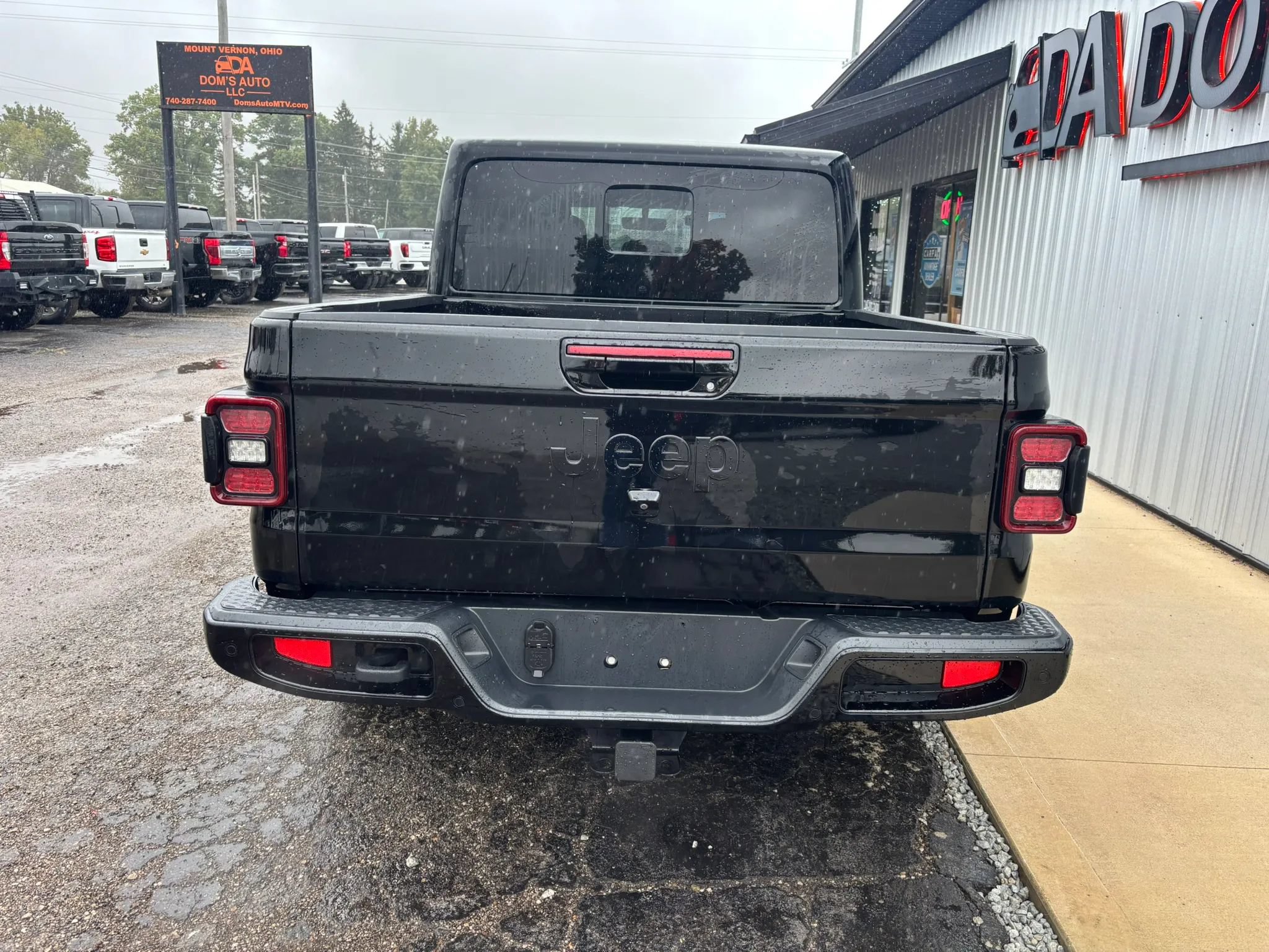 Used 2021 Jeep Gladiator Overland AWD/4WD image 4