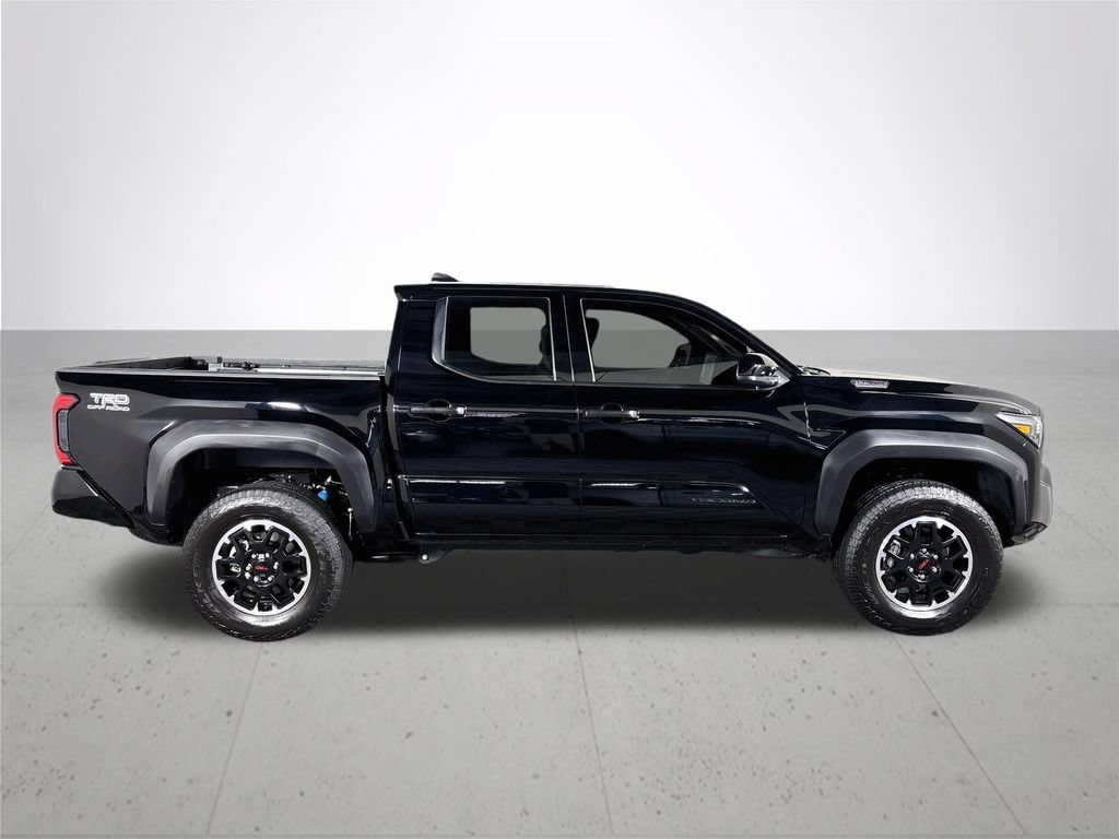 Used 2025 Toyota Tacoma TRD Off-Road AWD/4WD image 5
