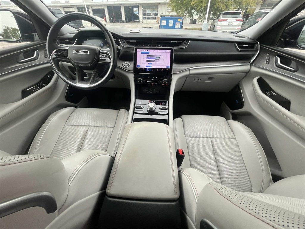 Used 2022 Jeep Grand Cherokee Overland w/ Luxury Tech Group IV image 18