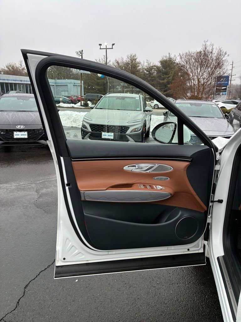 Used 2023 Genesis GV70 2.5T w/ Advanced Package image 47