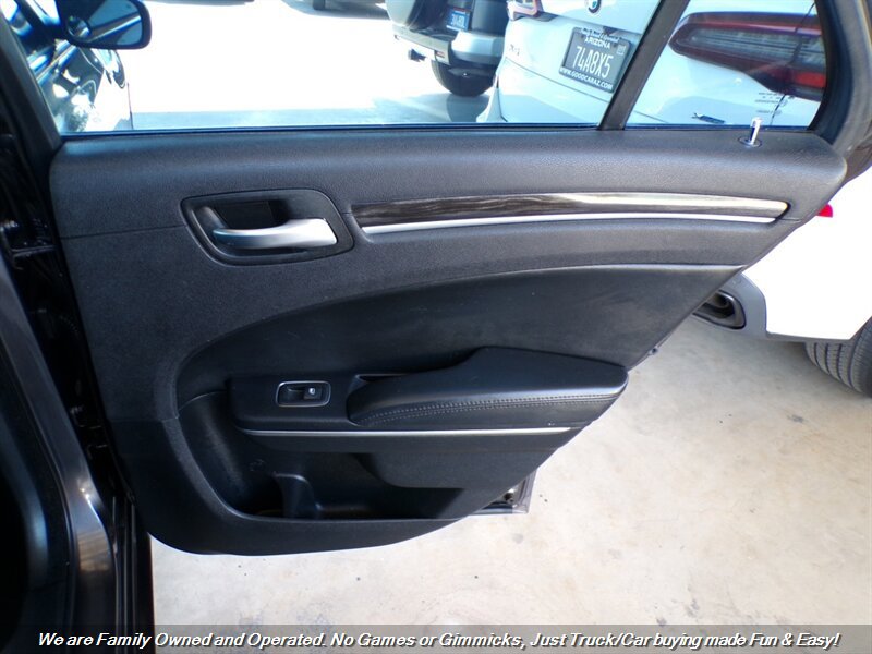 Used 2015 Chrysler 300 Limited RWD image 26