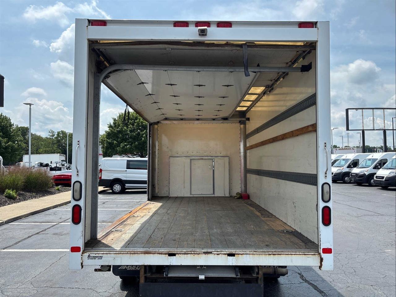 Used 2016 Ford E-450 and Econoline 450 Super Duty w/ Exterior Upgrade Package RWD image 21