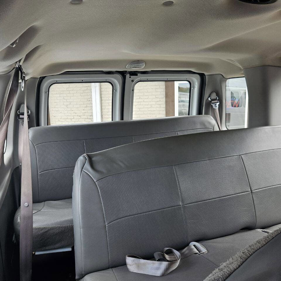 Used 2007 Ford E-350 and Econoline 350 XLT RWD image 16