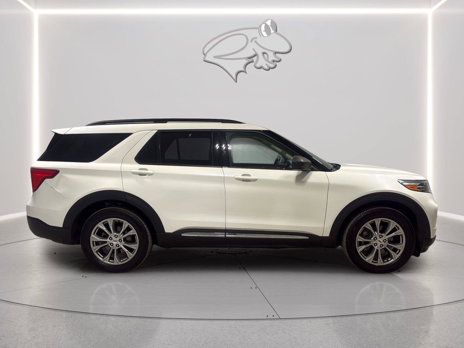 Used 2021 Ford Explorer XLT w/ Equipment Group 202A AWD/4WD image 6