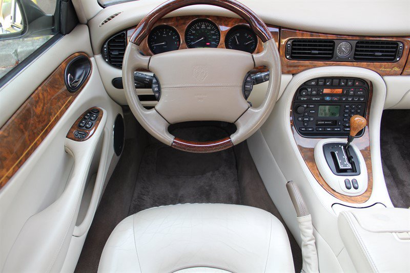 Used 2001 Jaguar XJ RWD image 2