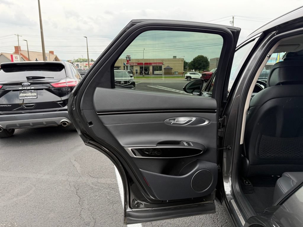 Used 2025 Genesis GV70 2.5T AWD/4WD image 8