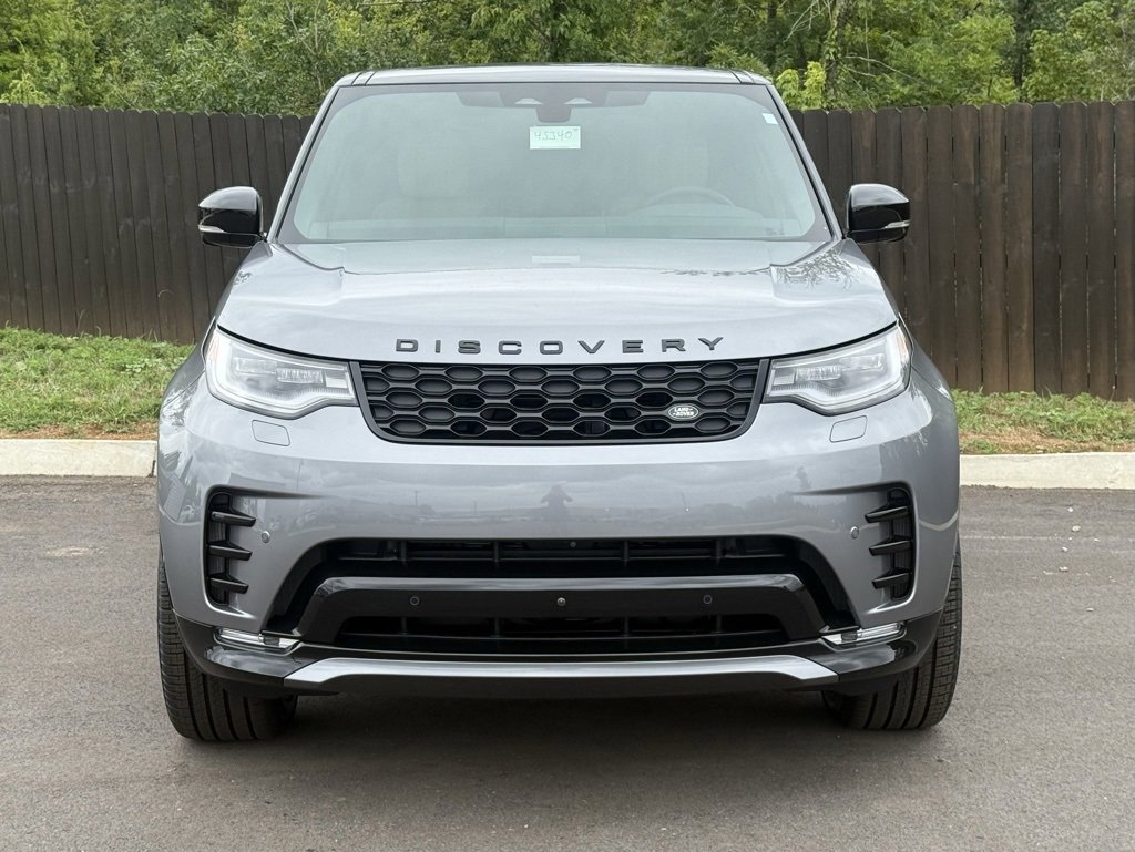 New 2025 Land Rover Discovery Dynamic SE image 9