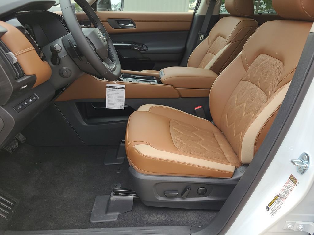 New 2026 Nissan Pathfinder Platinum FWD image 12