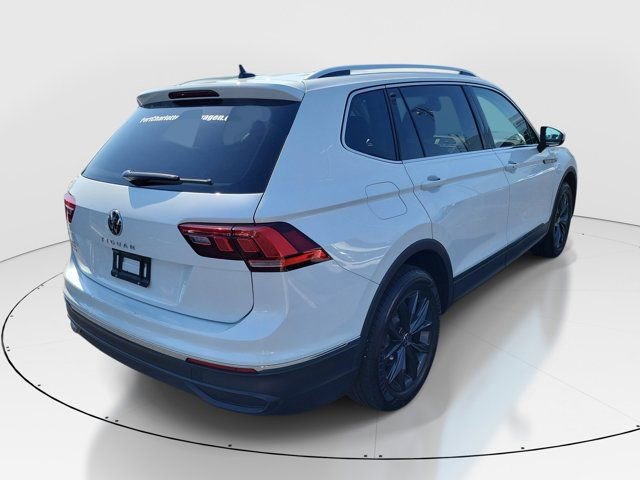 Used 2023 Volkswagen Tiguan SE w/ Panoramic Sunroof Package FWD image 35