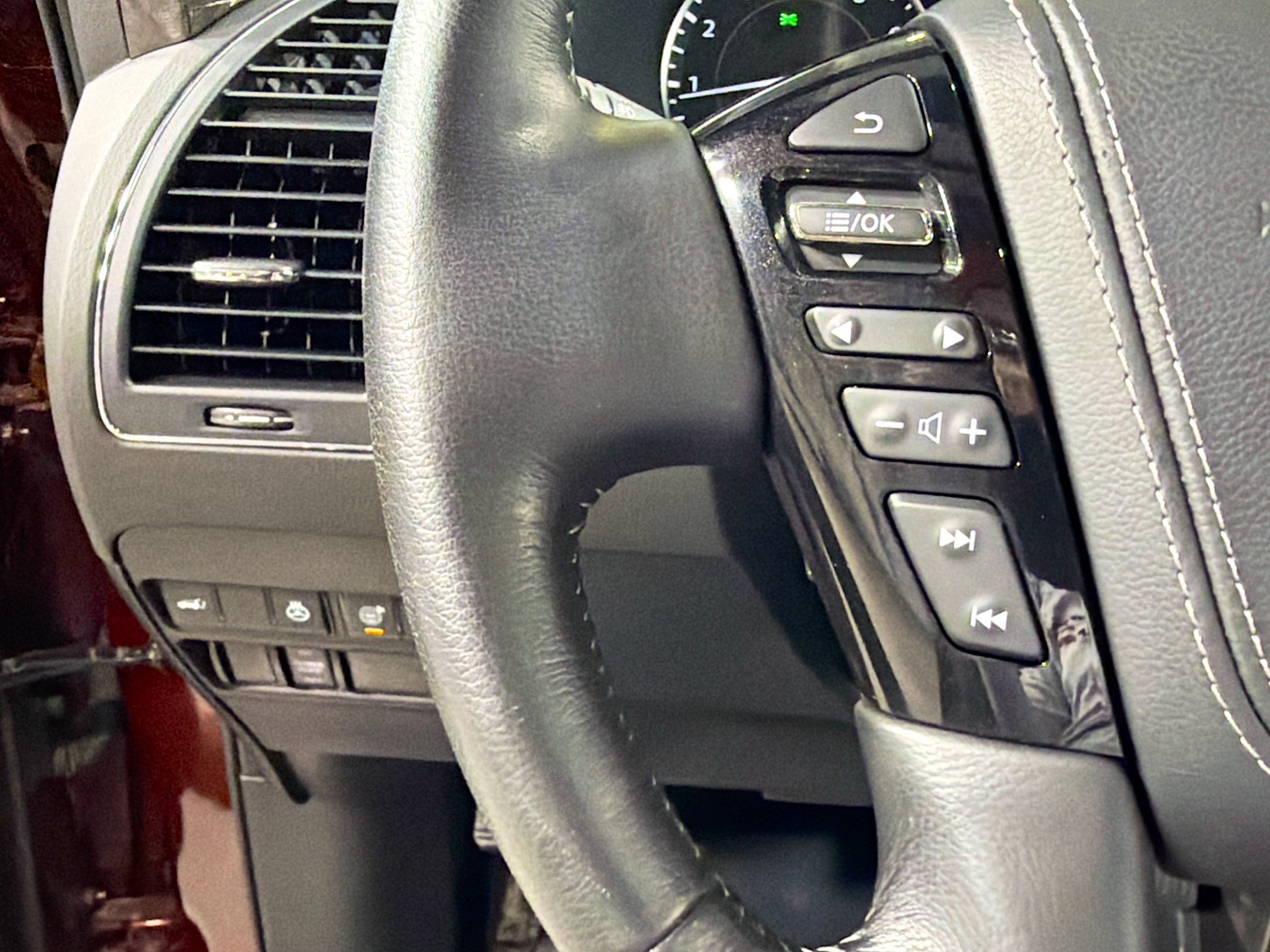 Used 2024 Nissan Armada Platinum w/ Captain's Chairs Package AWD/4WD image 36