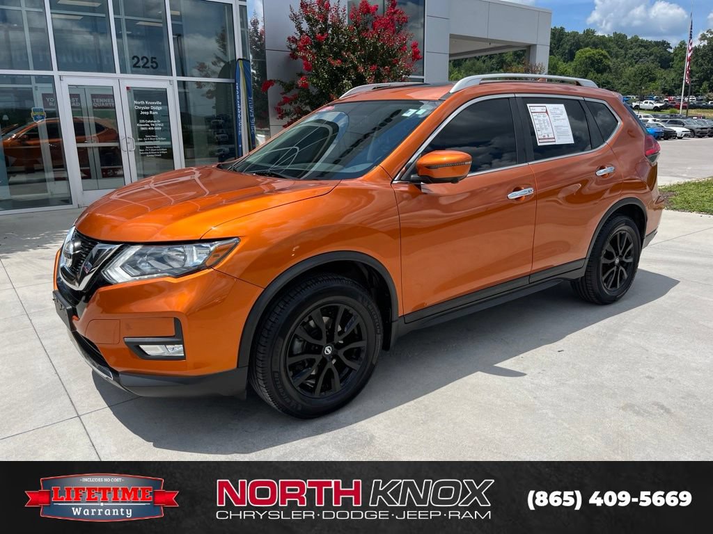 Used 2017 Nissan Rogue SV AWD/4WD image 1