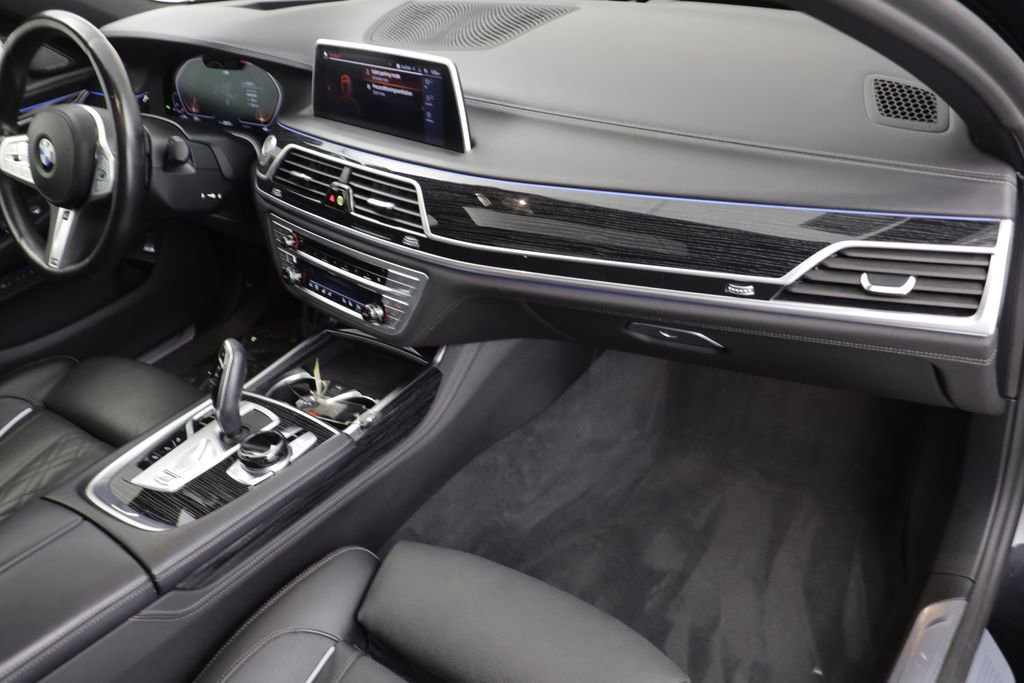 Certified 2022 BMW 750i xDrive w/ Autobahn Package AWD/4WD image 21