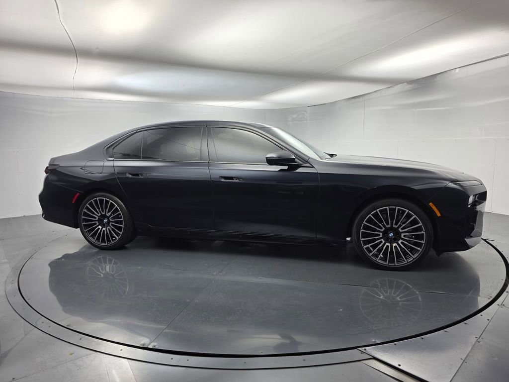Used 2024 BMW 760i xDrive w/ Executive Package image 3