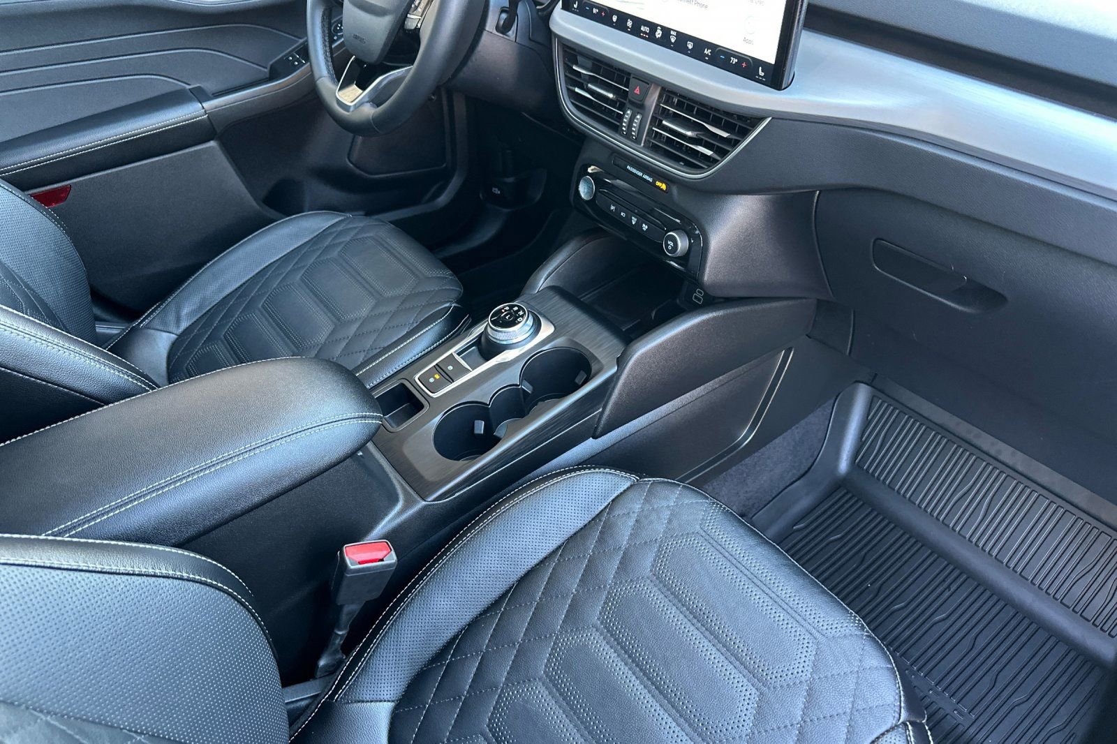 Used 2024 Ford Escape SE w/ PHEV Premium Package image 17