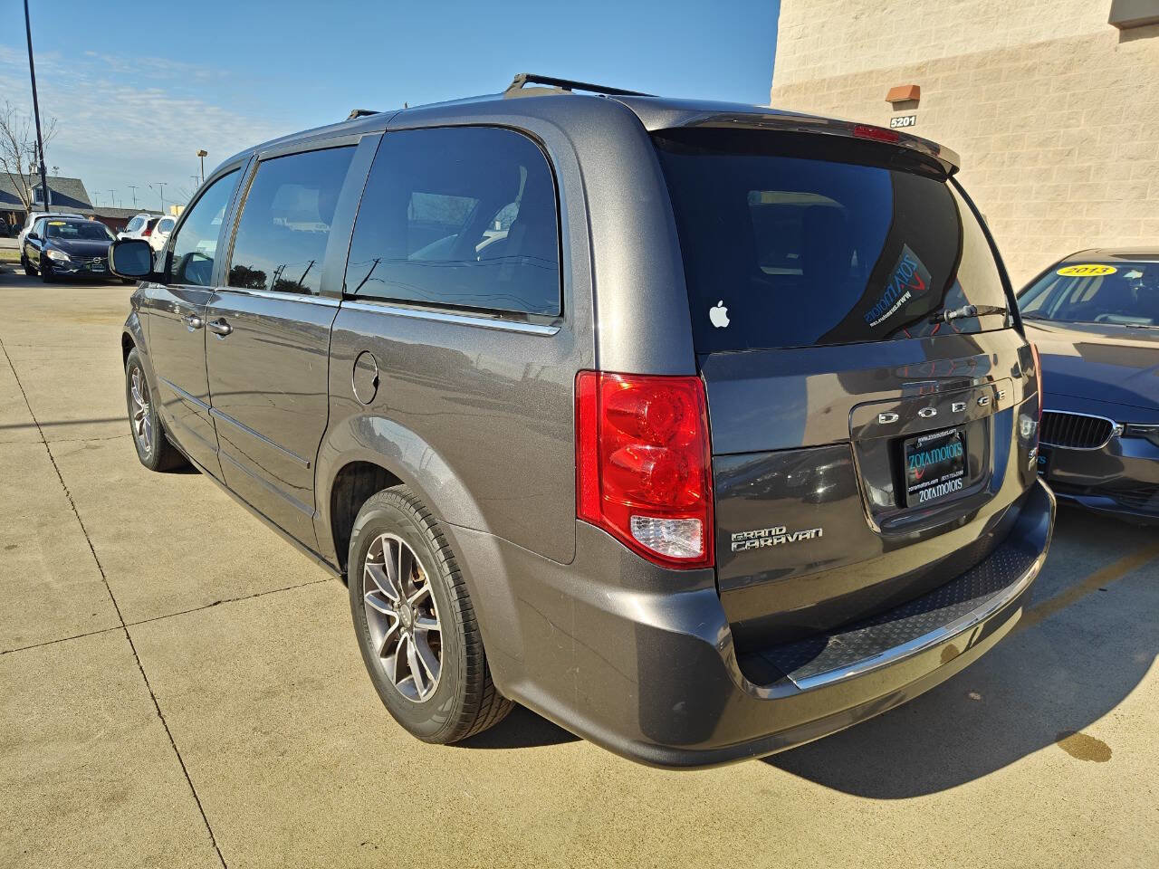 Used 2017 Dodge Grand Caravan SXT FWD image 7