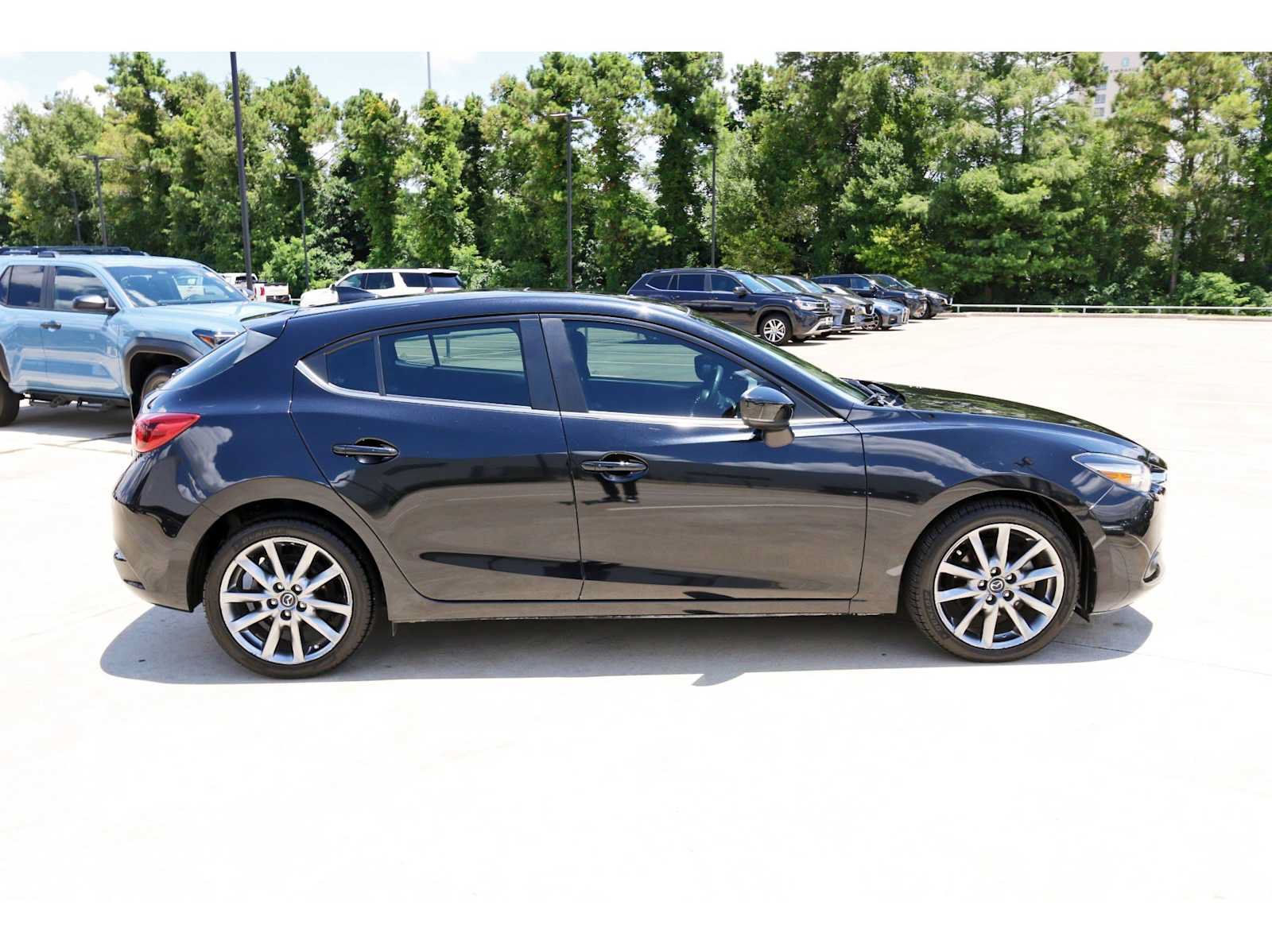 Used 2018 MAZDA MAZDA3 Grand Touring w/ Premium Equipment Package FWD image 5