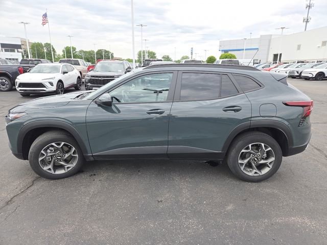 Used 2025 Chevrolet Trax LT w/ Driver Confidence Package FWD image 18
