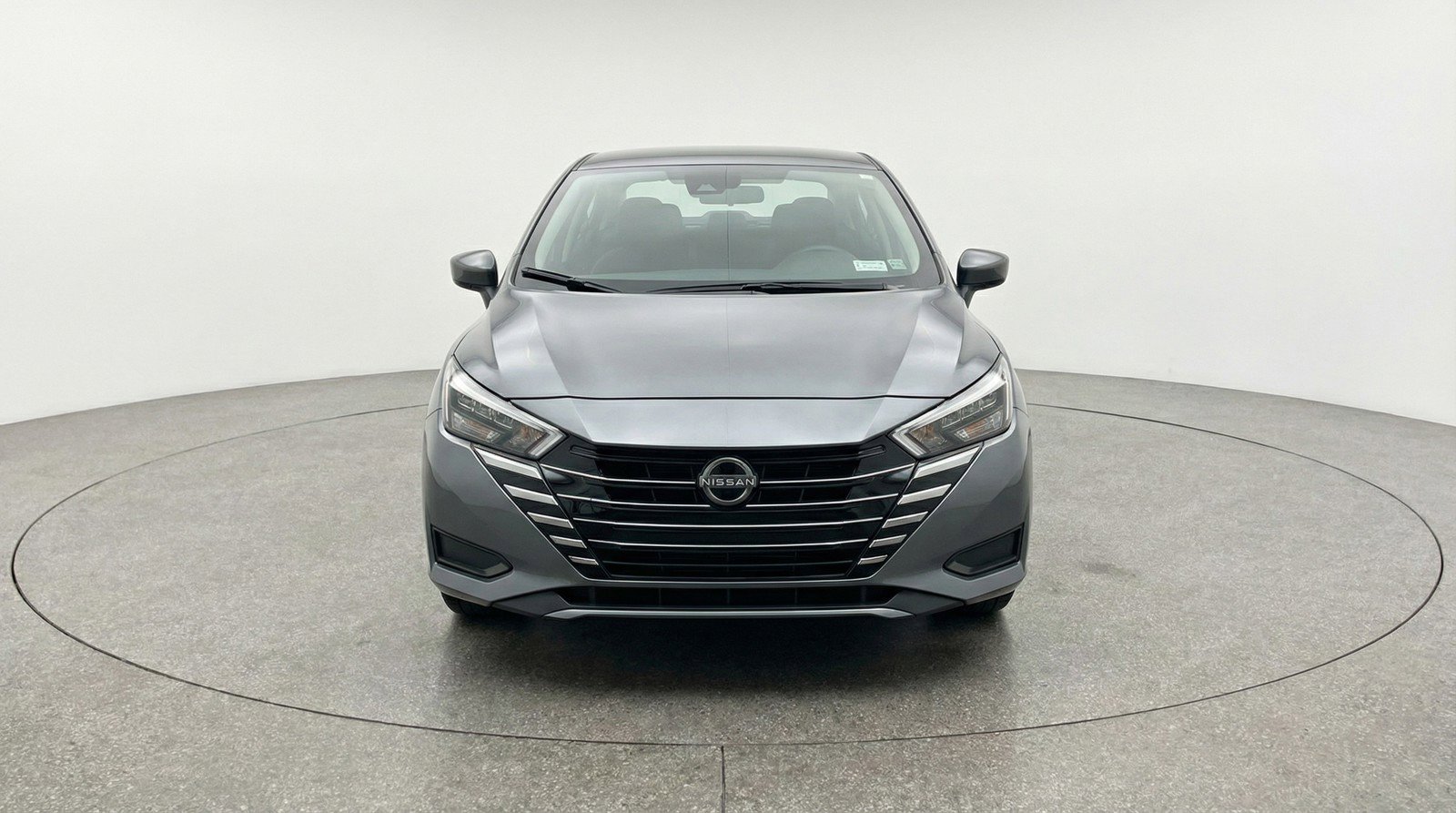 Used 2025 Nissan Versa SV image 2