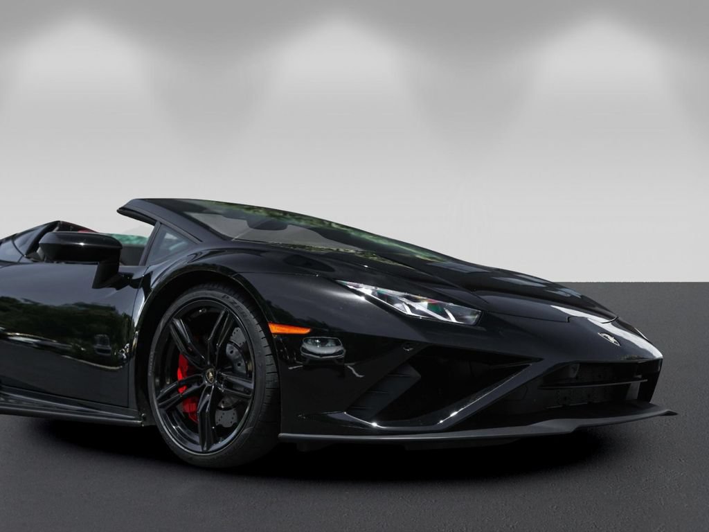 Used 2020 Lamborghini Huracan EVO RWD image 11