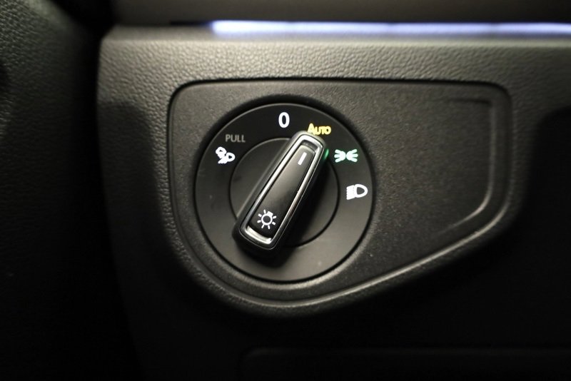 Used 2020 Volkswagen Atlas Cross Sport SEL Premium image 29