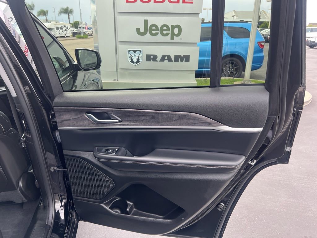 Used 2023 Jeep Grand Cherokee L Limited w/ Trailer Tow Group (B) AWD/4WD image 45