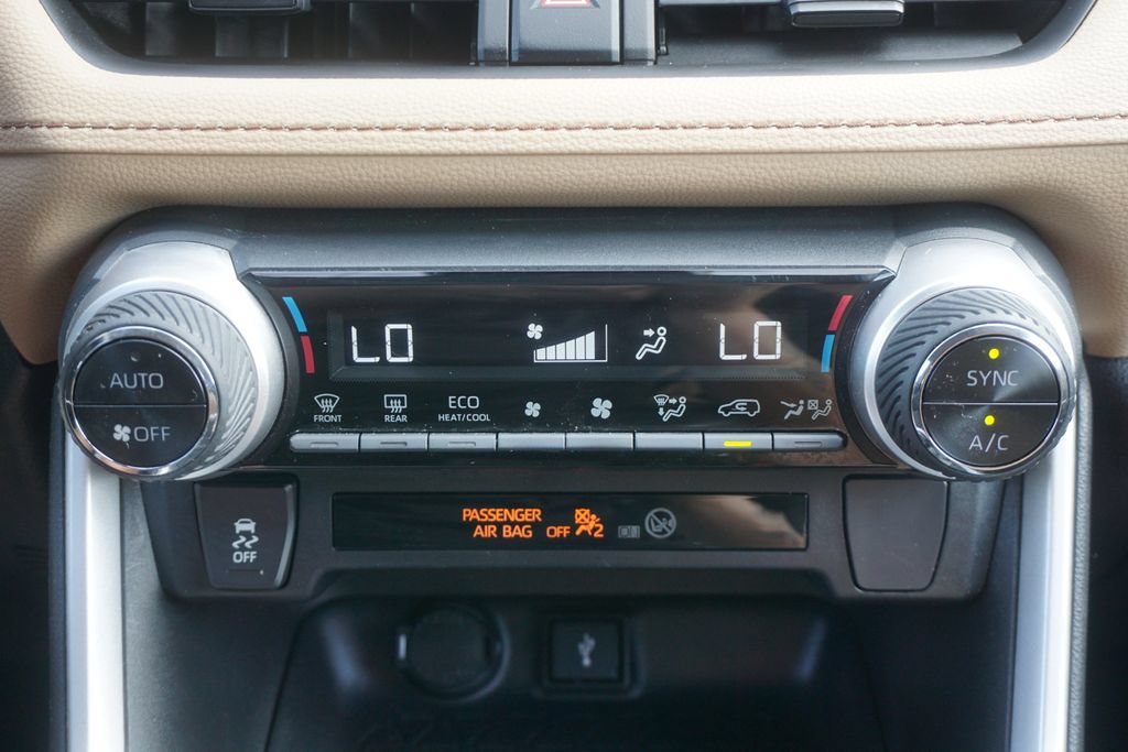 Used 2022 Toyota RAV4 LE AWD/4WD image 11