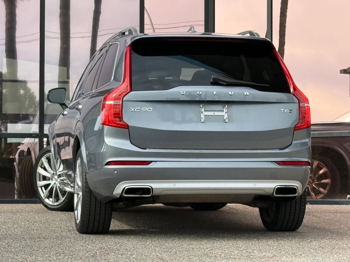 Used 2016 Volvo XC90 T6 Momentum w/ Momentum Plus Package AWD/4WD image 8