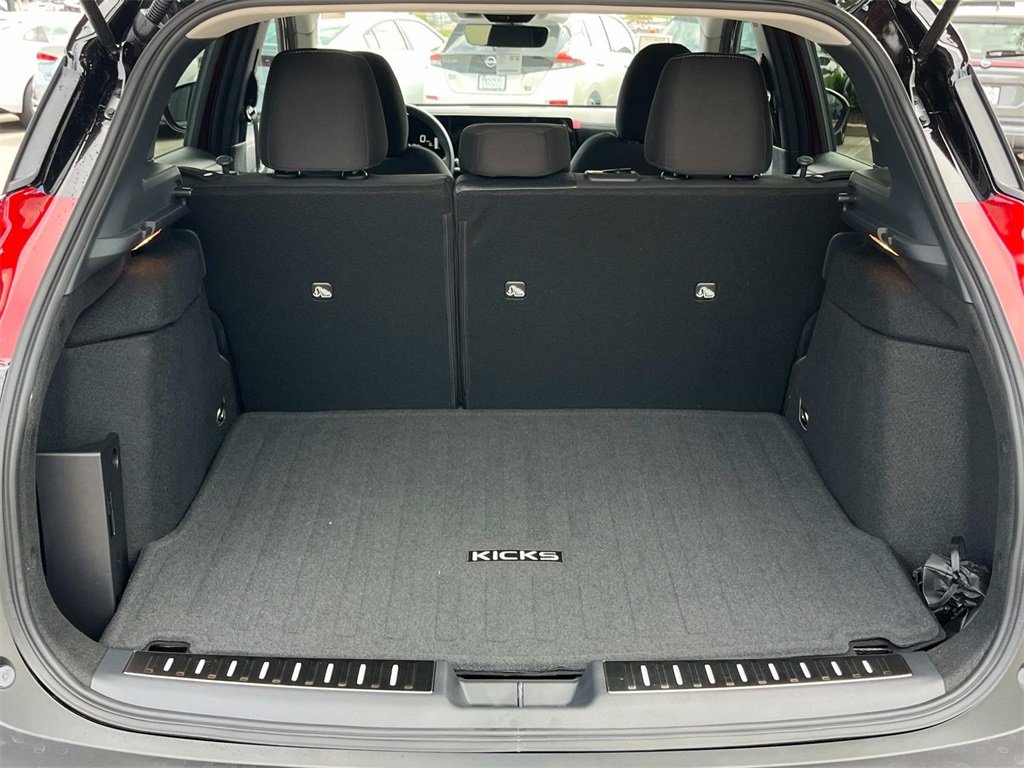 New 2025 Nissan Kicks SV w/ Illumination Package image 5