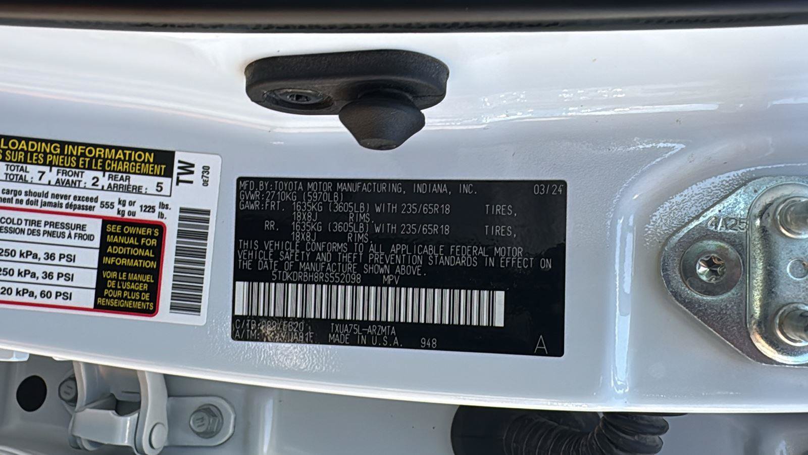 Used 2024 Toyota Highlander XLE AWD/4WD image 25