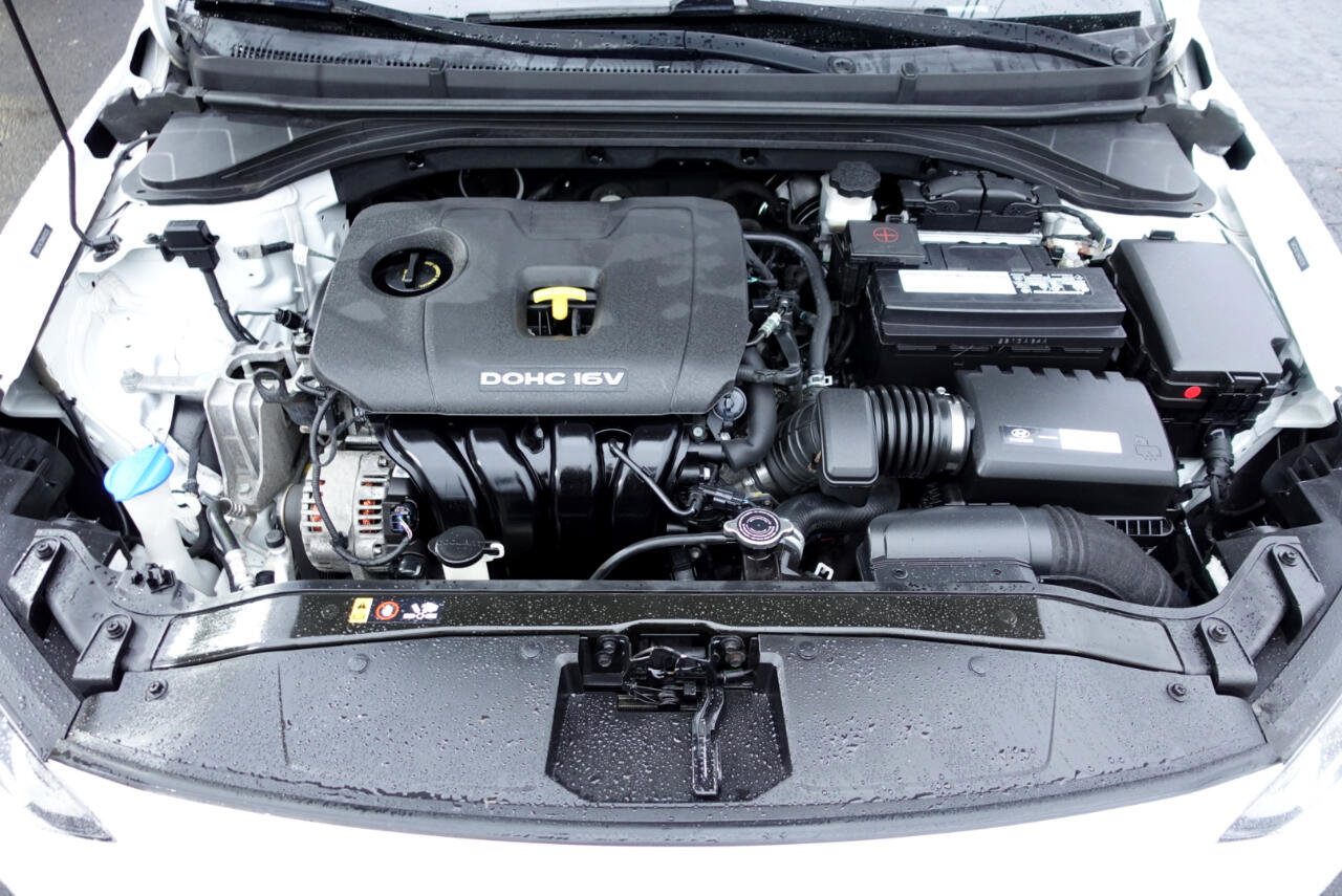 Used 2017 Hyundai Elantra SE image 21