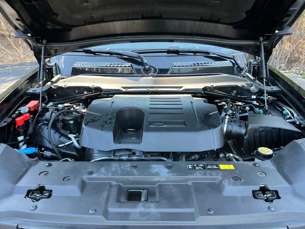 Used 2024 Land Rover Defender 110 X-Dynamic SE image 25