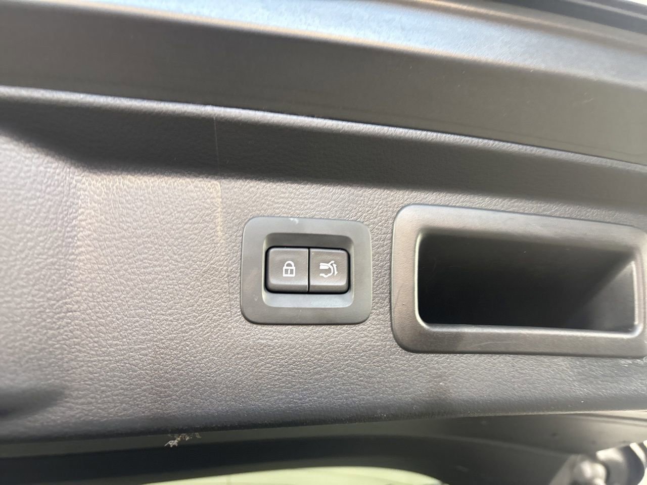 Used 2025 MAZDA CX-50 AWD 2.5 Hybrid w/ Premium Pkg image 27