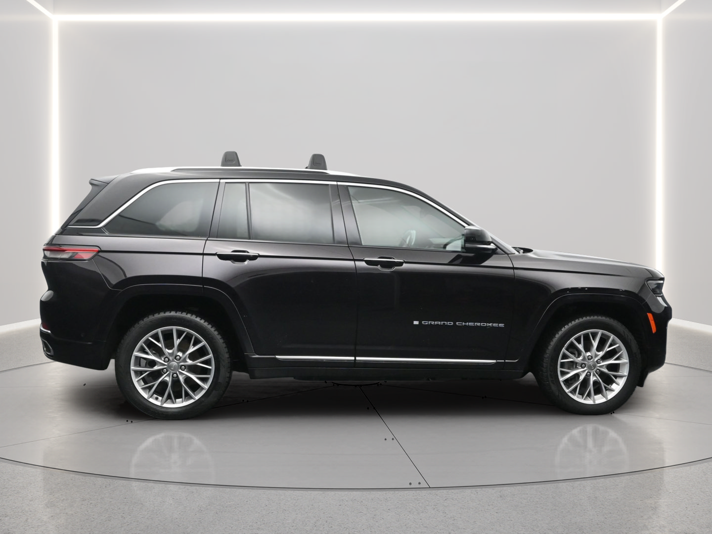 Used 2022 Jeep Grand Cherokee Summit w/ Advanced Protech Group IV AWD/4WD image 12