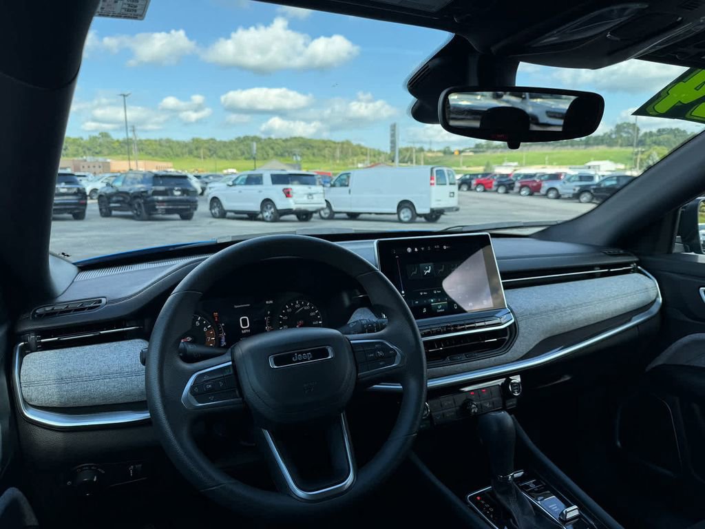 Used 2024 Jeep Compass Sport image 6