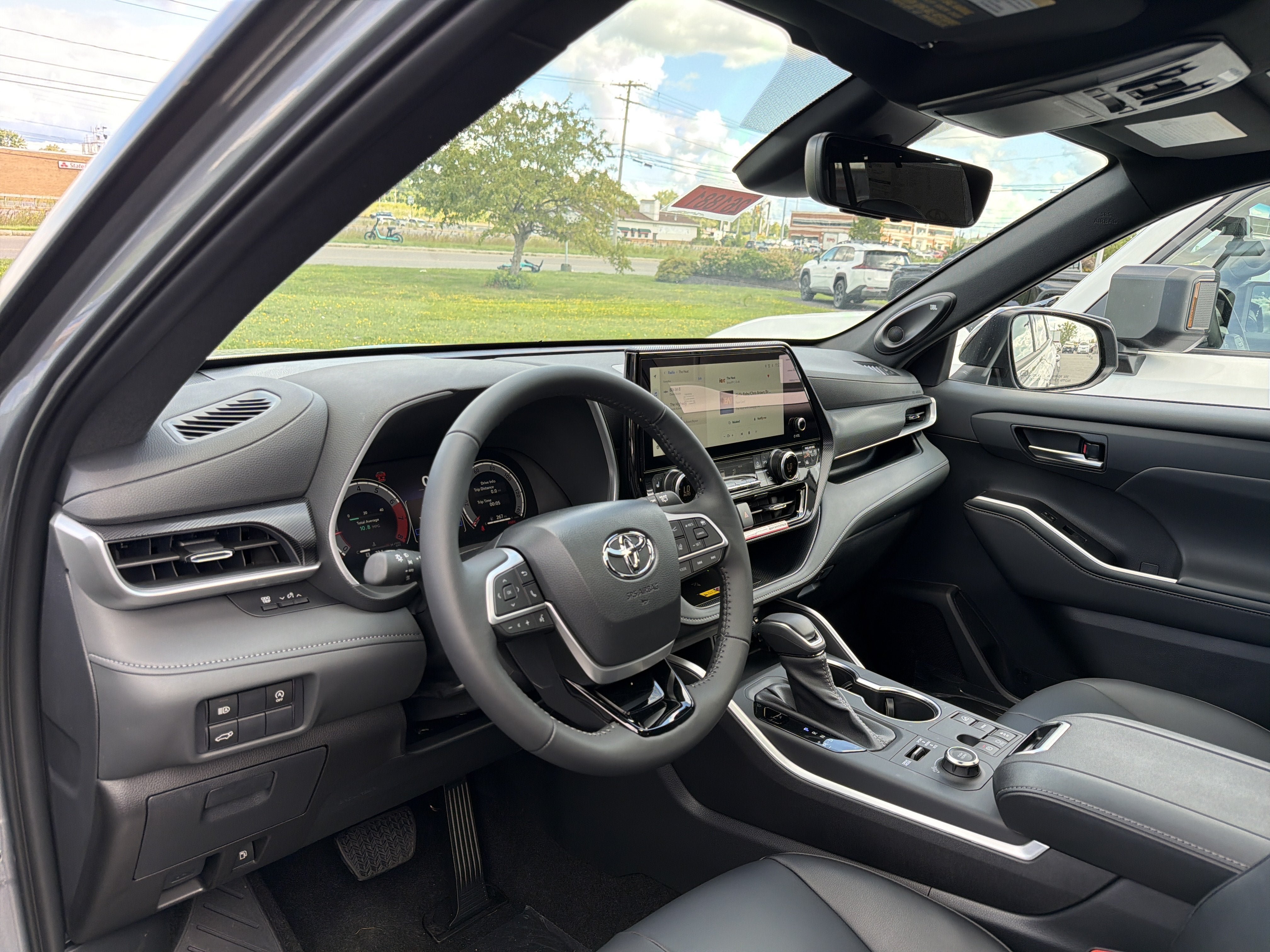 New 2026 Toyota Highlander XSE AWD/4WD image 9